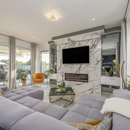 Nina Zadarvillas Villa