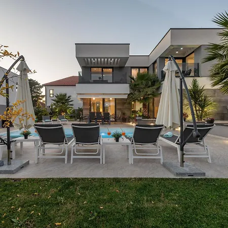 וילה Nina Zadarvillas