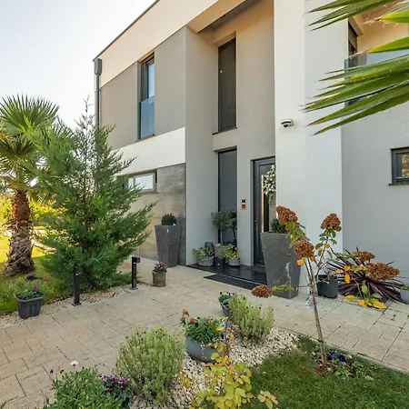 וילה Nina Zadarvillas *