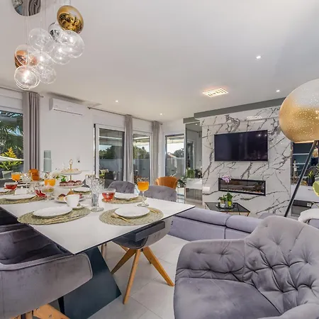 Vila Nina Zadarvillas *