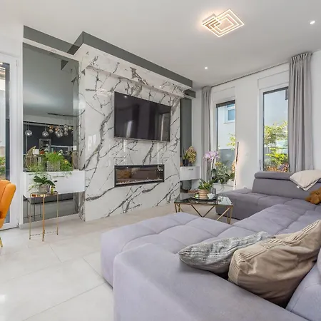 וילה Nina Zadarvillas