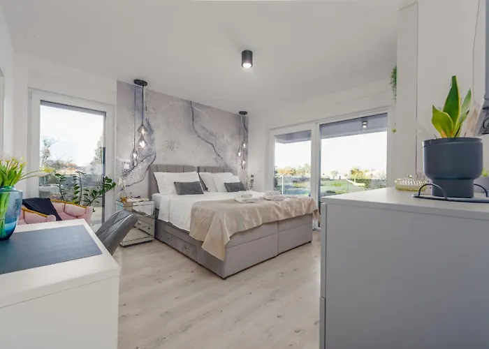 Nina Zadarvillas Затон