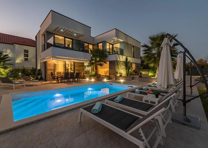 Nina Zadarvillas Затон